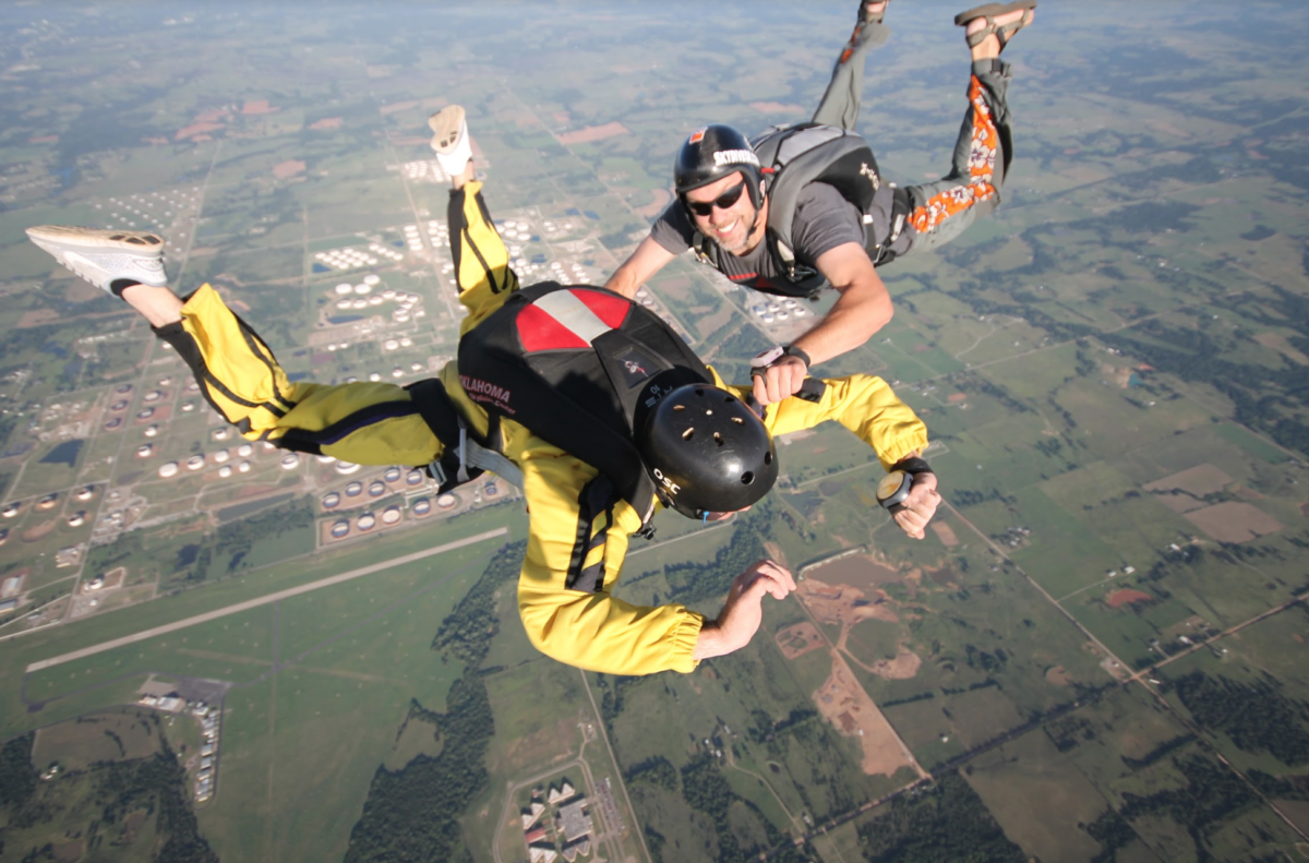 How Many Jumps Before Solo Skydiving?