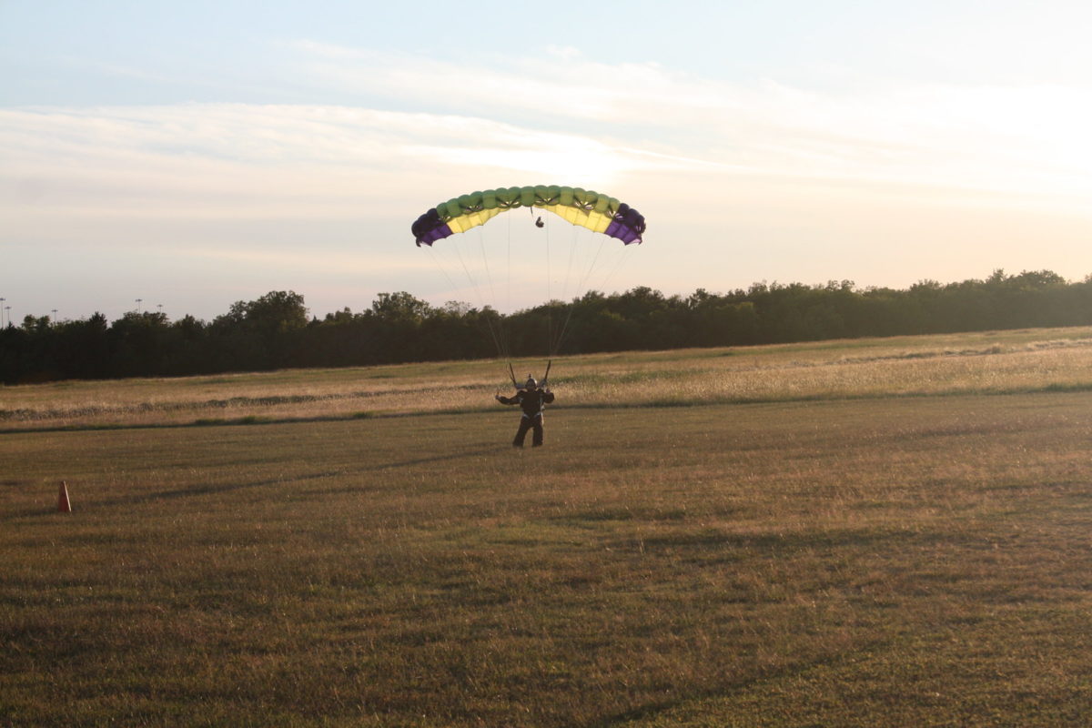 skydiving landing