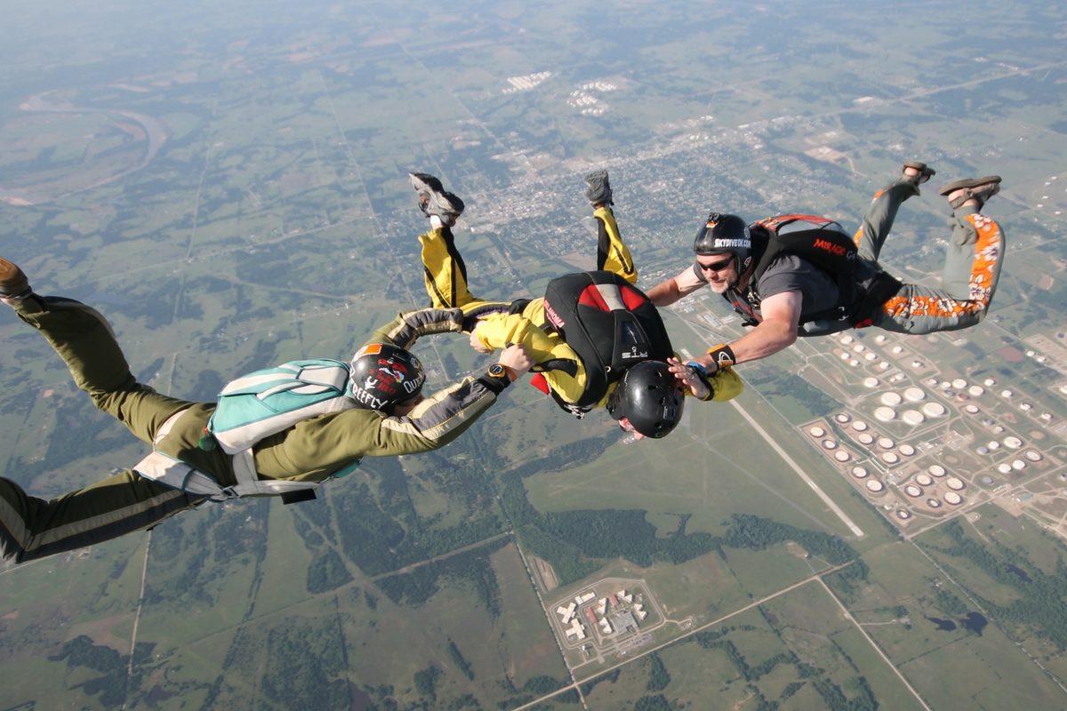 aff skydiving student with 2 instructors